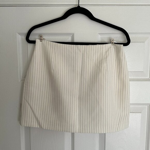 The A&F Scarlett Mini Skort NWOT - Picture 1 of 2